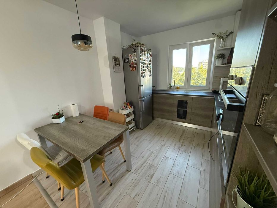 Închiriez apartament 4 camere decomandate 1 baie etaj 4/4