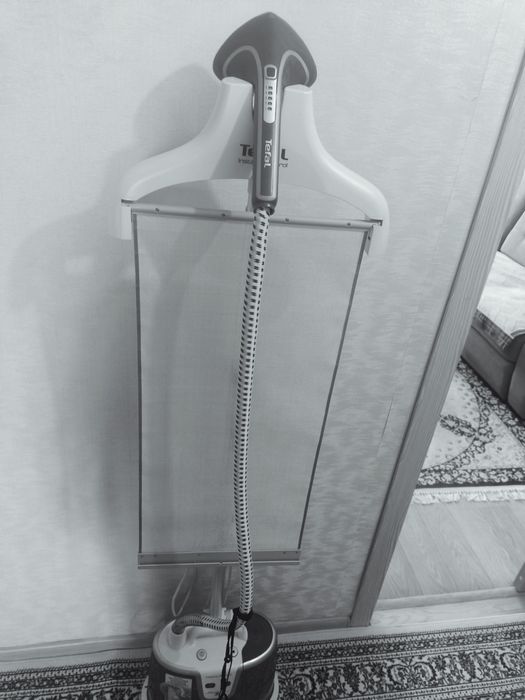 Продам вертикальный отпариватель Tefal