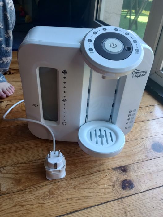 Електрическа машина за приготвяне на адаптирано мляко