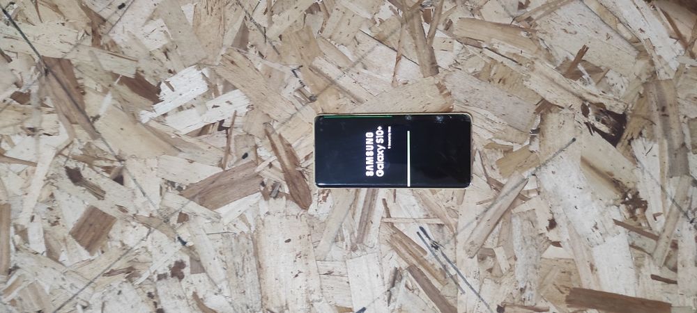 Продам Samsung s10+