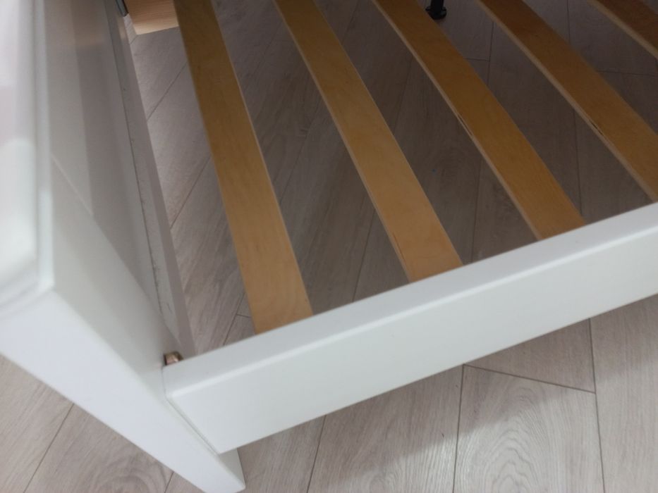 Двухспальная кровать с матрасом