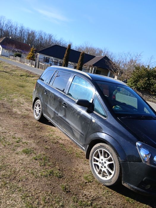 Vând Opel zafira