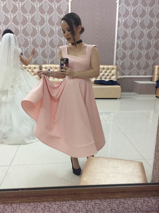 Розовое платье элегантное