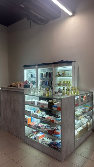 Продаётся островок сотовых аксессуаров