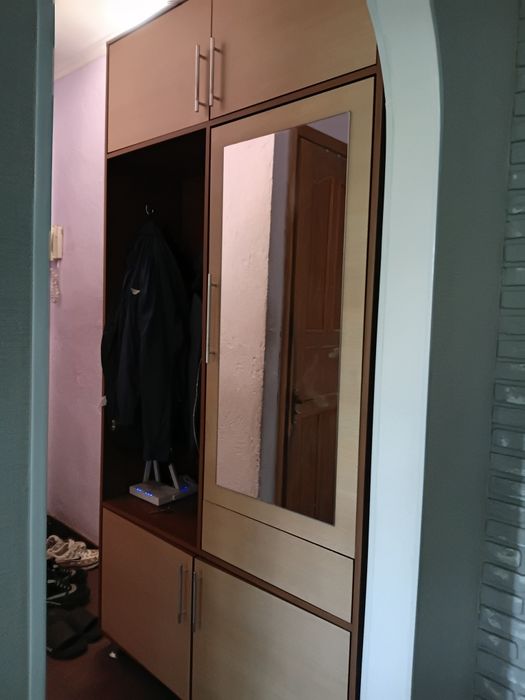 Шкаф в прихожей с зеркалом