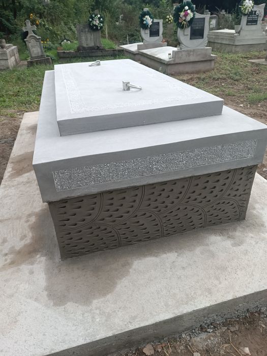 Morminte monumente funerare