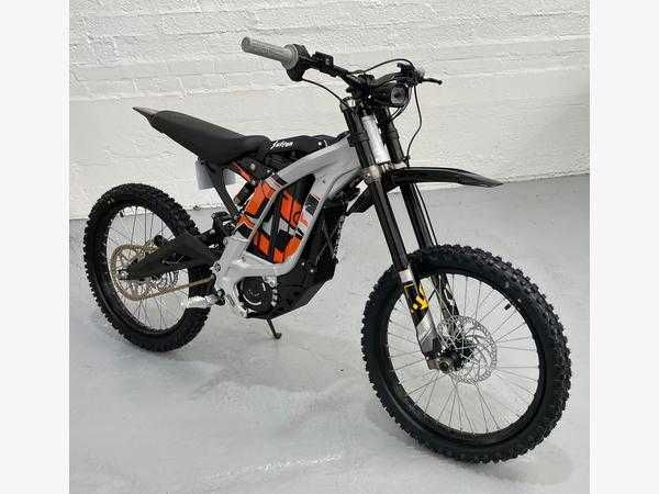 Продавам електрически мотоциклет Surron Light Bee X