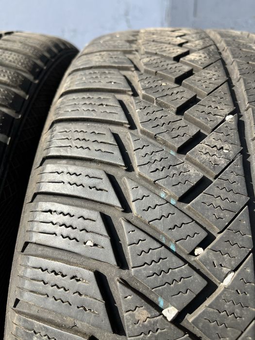 2 бр. зимни гуми 235/45/18 Continental 6 mm DOT 3518
