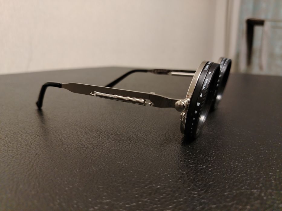 Очки с вращающимися линзами