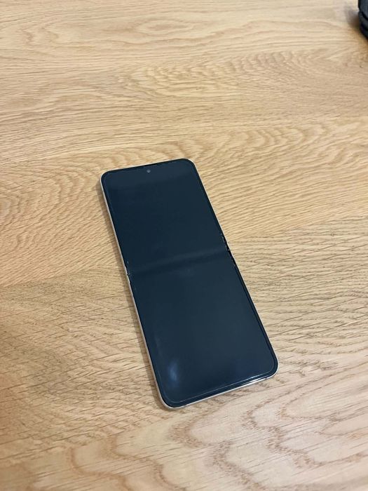 Телефон   Samsung flip 5