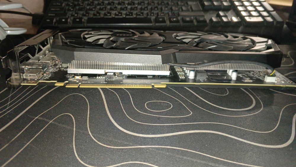 Продам видеокарту AMD RADEON RX 5600 XT