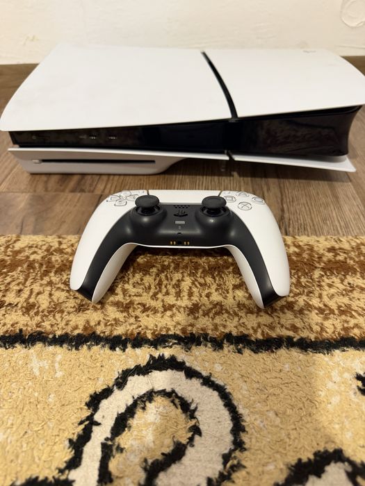 Playstation 5 slim 1TB 1 maneta 1 joc pret fix 2499 ron
