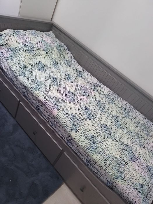 Pat ikea gri cu sertare