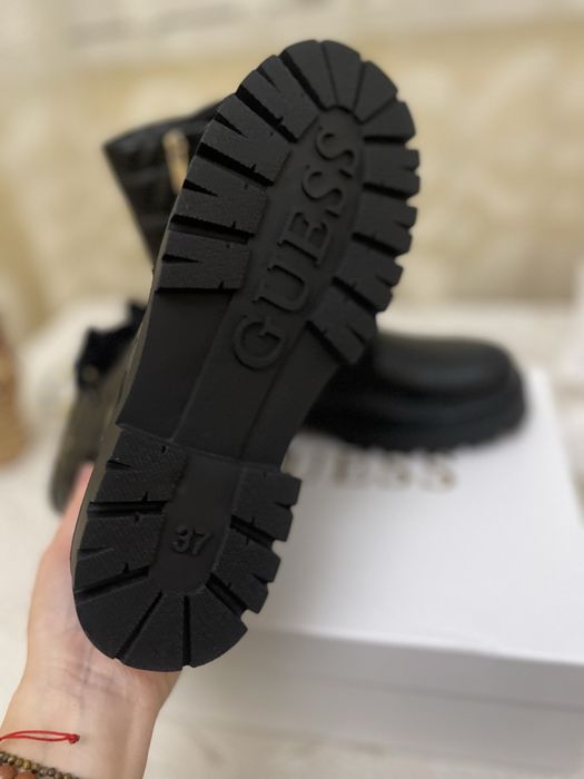 Нови Боти Guess, 36 номер