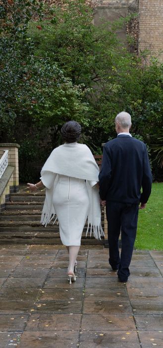 Платье-футляр миди