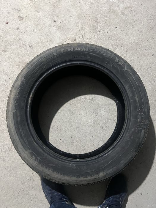 Продам шины на камри  R17