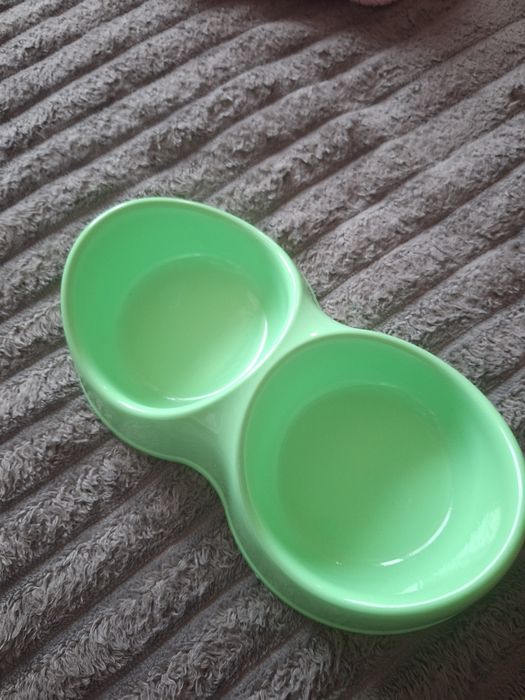 Продам миску для кота новая