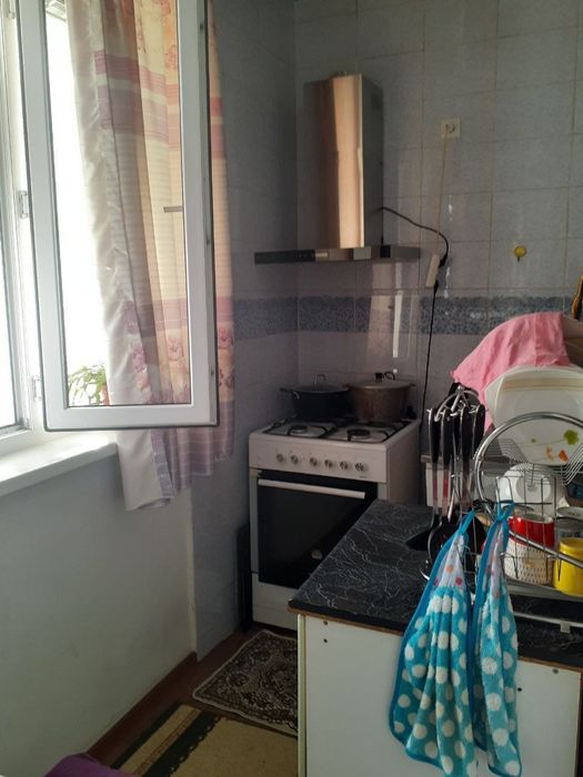 Куйлюк 2 массив, 2х комнатная 1й этаж. Мирабадский р-н.