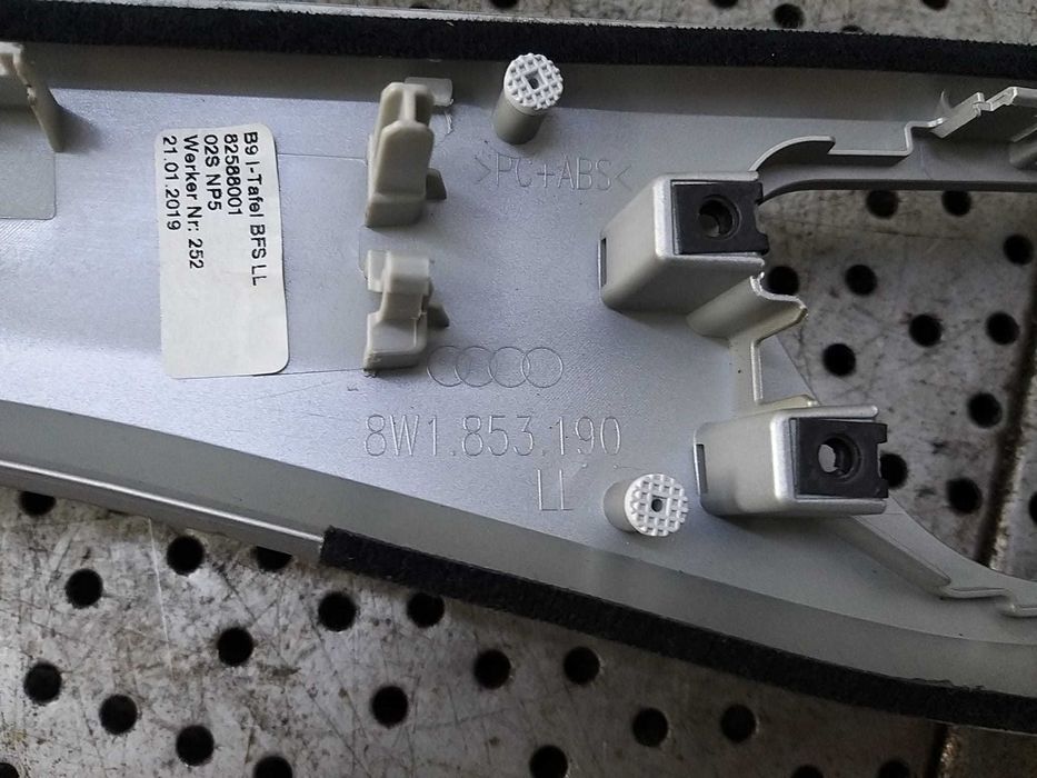 Ornament trim rama bord audi a4 b9 8w 8w1853190