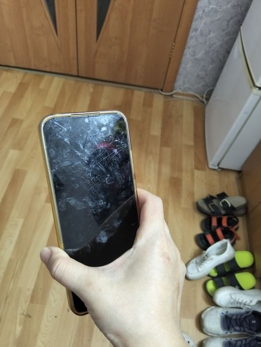 Продам на запчасти телефон