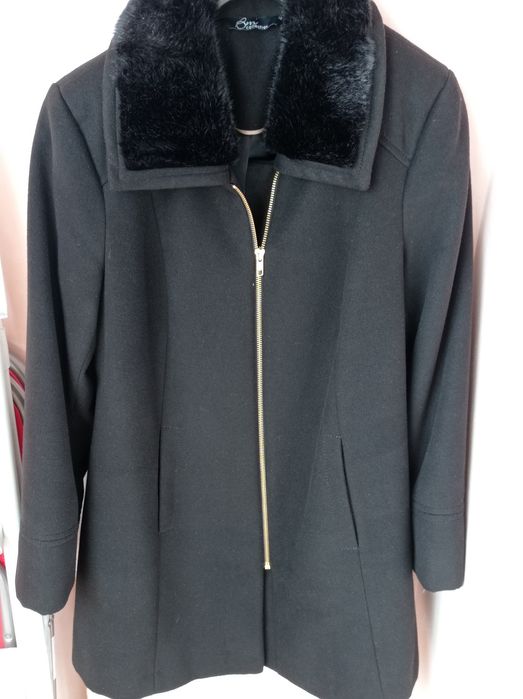 Продавам елегантно Дамско  палто вълнен плат Английско.