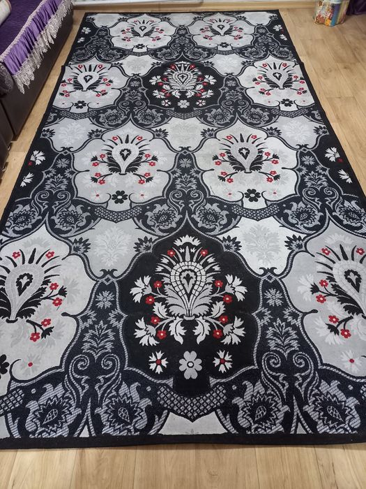 Ковер турецкий, черно белого цвета, хамелеон