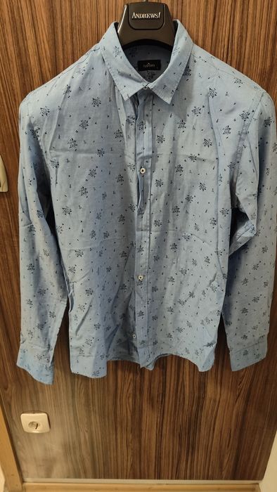 Риза на Андрюс L и на Tudors, M, всяка по 5  евро или двете за 8 евро