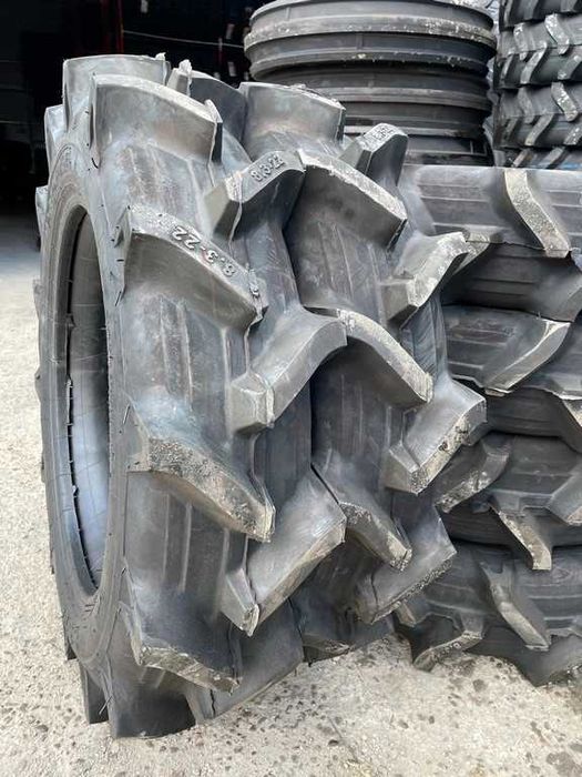 Anvelope noi 8.3-22 pentru tractor japonez MITSUBISHI cu camera