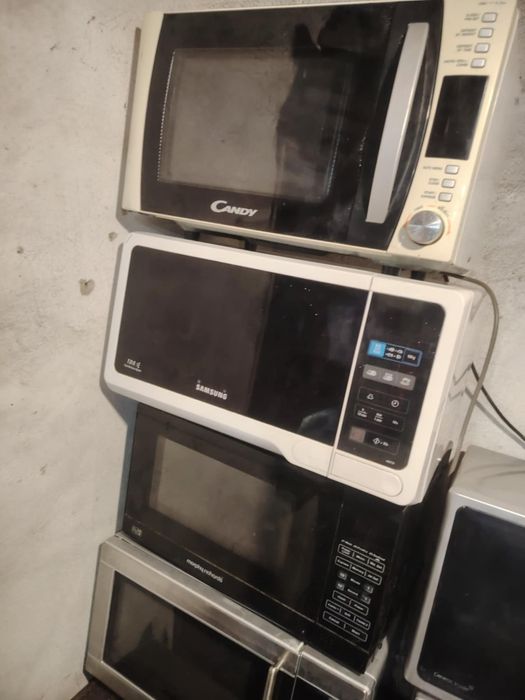 Cuptoare cu microunde Samsung Beko Deawoo Candy Electrolux alb negru