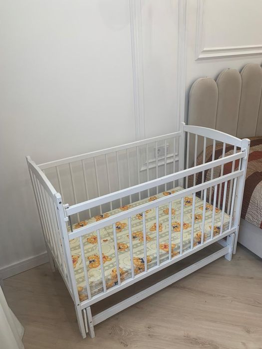 Кровать - качалка с матрасом продам