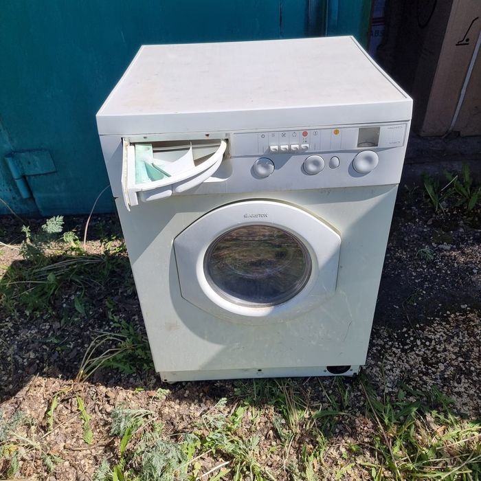 Продам стиральную машину "Аристон"