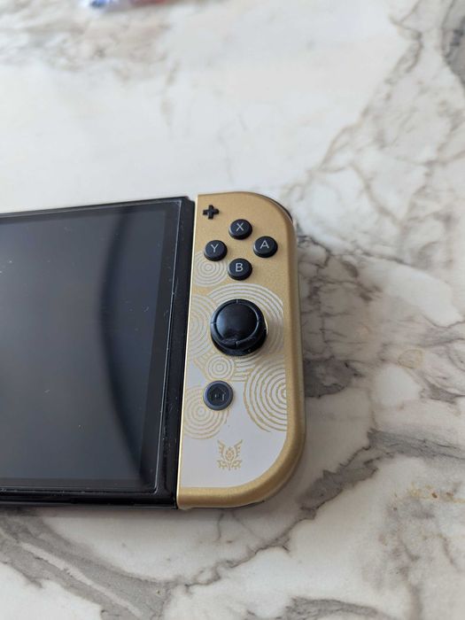 Nintendo Switch OLED Zelda limited edition + 64GB Sd Card + case + replacement joycon sticks