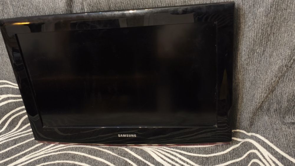 Телевизор Samsung LE26B450C4WXCS на запчасти