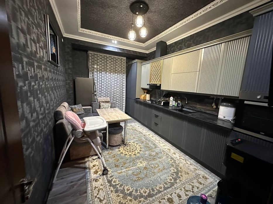 Продам свою 4 комнатную  квартиру 8й этаж 8 этажного дома