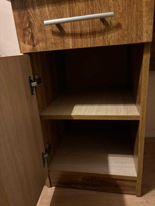 Продавам използвано бюро