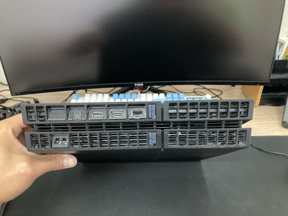 Продам PS4 Fat 500gb