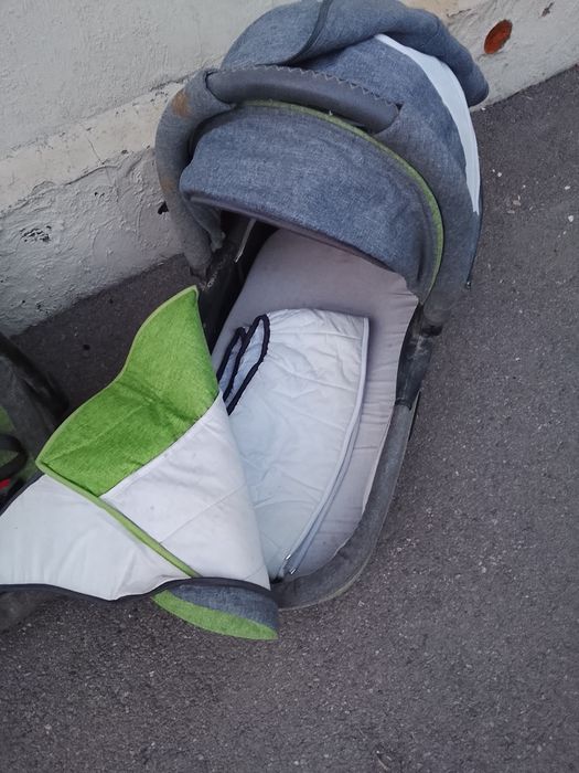 Продам коляску 3 в 1 Adamex недорого