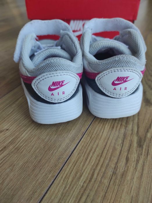 Nike бебешки маратонки 21 номер