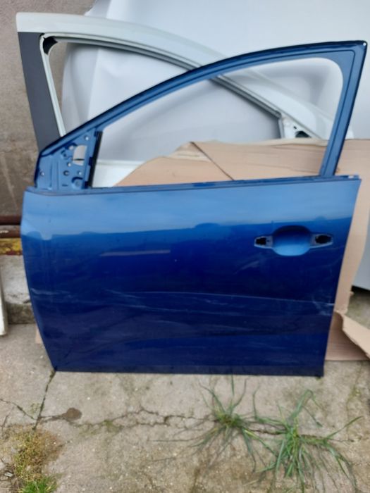 Ușă stânga față și aripă stânga față logan 3