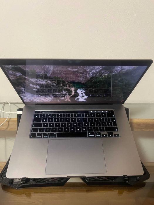 Macbook pro 16 inch 32 GB RAM  Intel Core i9 2,4 GHz 500 Gb SSD