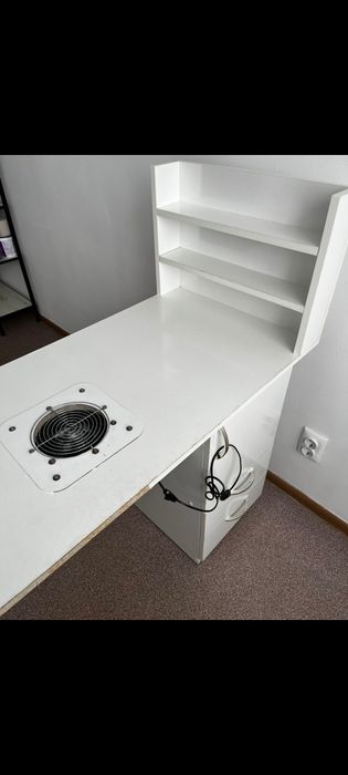 Продается маникюрный стол