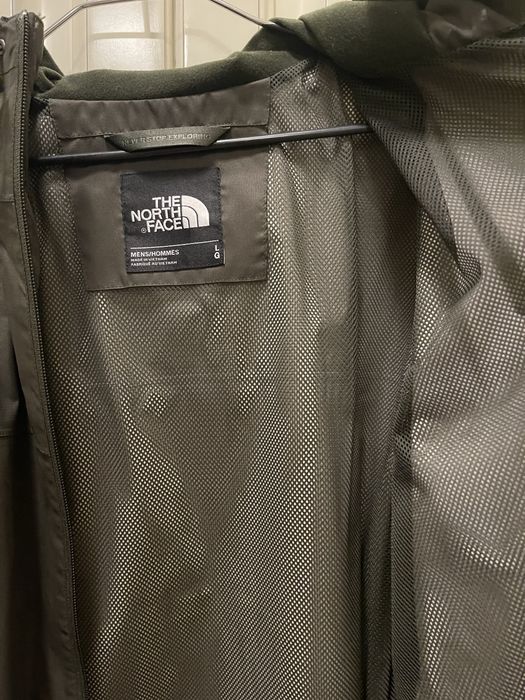 The North Face – geacă nouă, material exclusiv