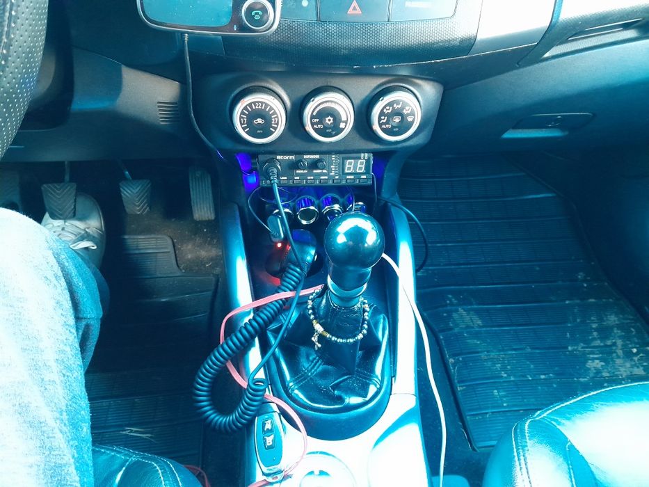 Vând Mitsubishi outlander 2