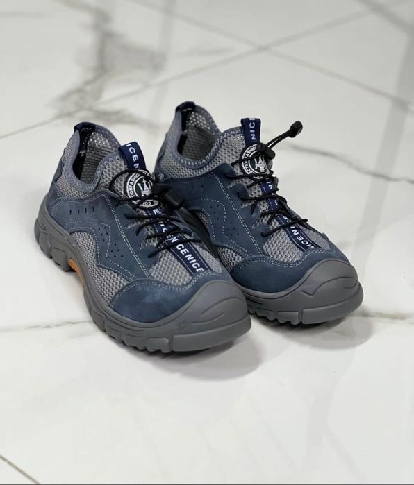 Рабочи ботинка и форма сами