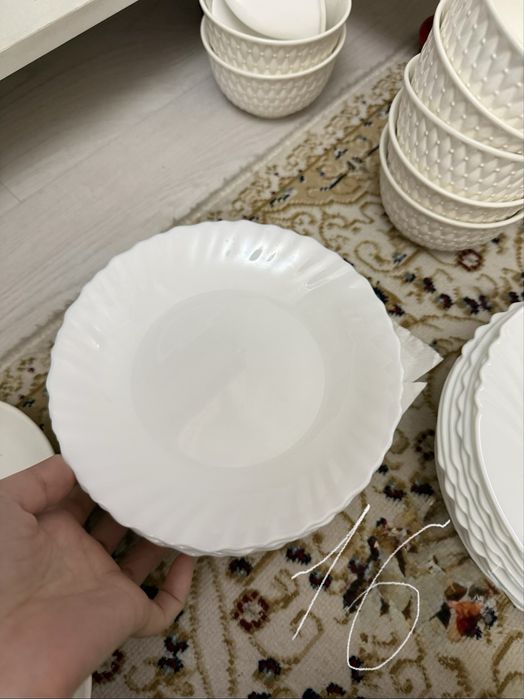 Набор посуды в белом цвете