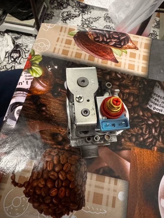 Газовый клапан для двухконтырный аристонов