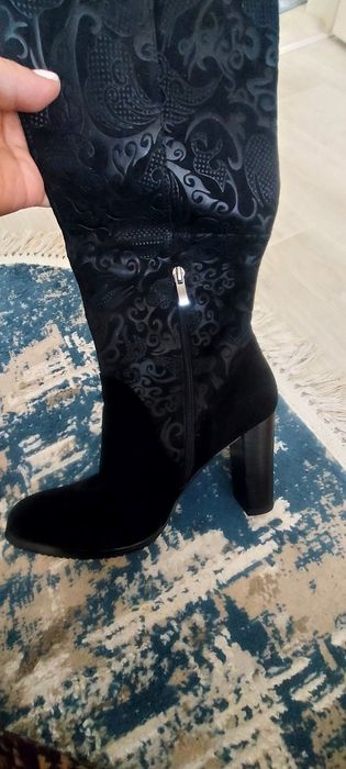 Продам женские сапоги.