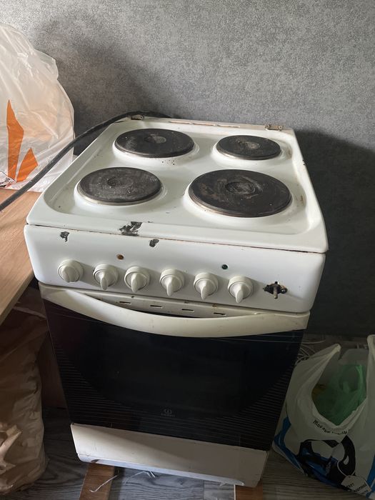 Срочно продам плиту  электрическую indesit
