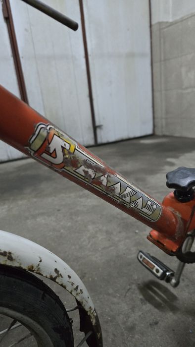 Балканче със спукани гуми