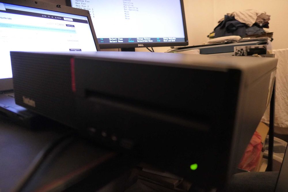 PC LENOVO ThinkCentre M800 M700 SFF Procesor Quad Intel Core i7-6700 i5-6600 Memorie Ram 8 GB DDDR4 Hdd 500 GB sau SSD 120GB